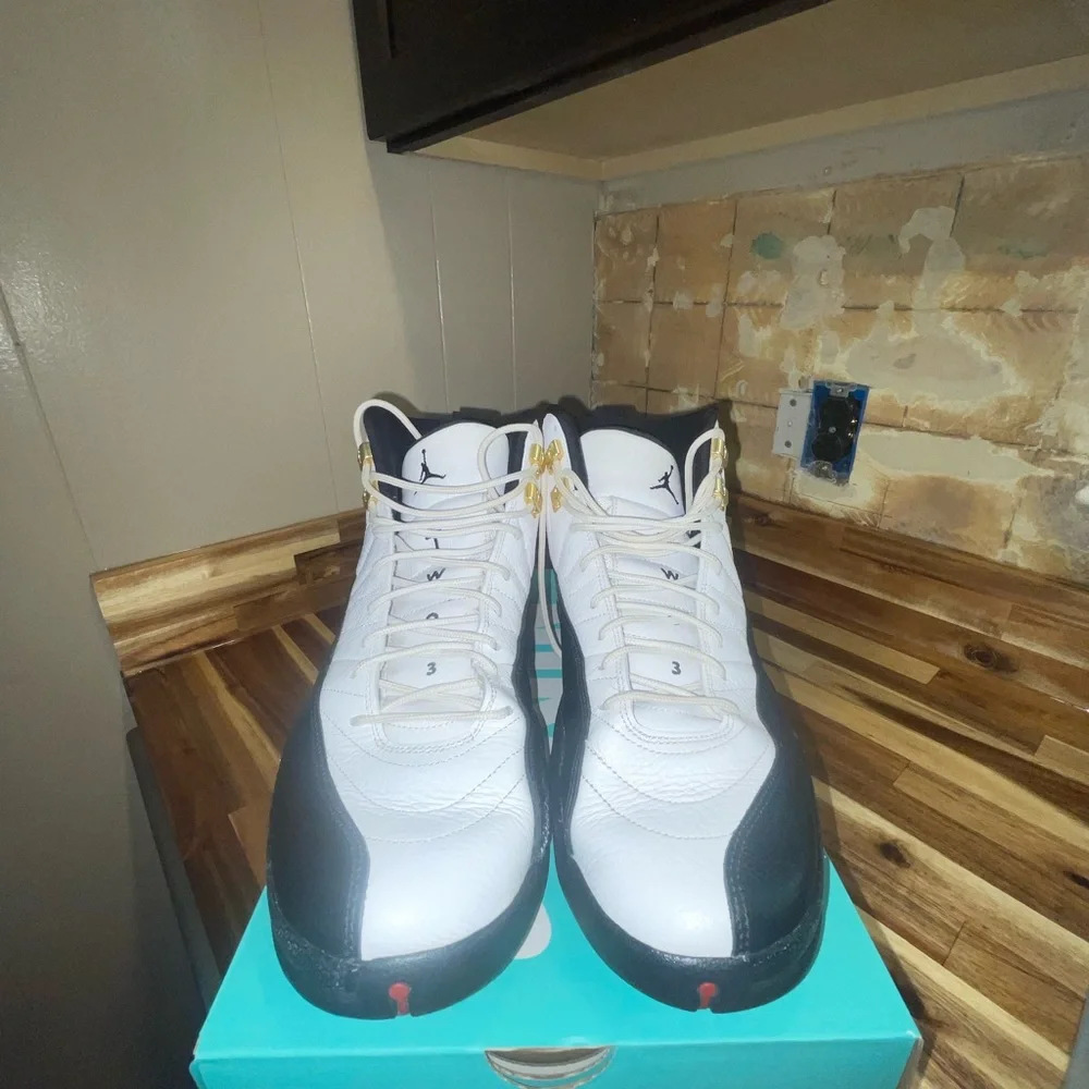 2013 Jordan 12 retro Taxi size 12 - Picture 2 of 7